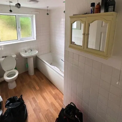 The old bathroom before the work